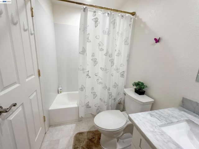 29599 Vanderbilt St 204, Hayward, CA 94544