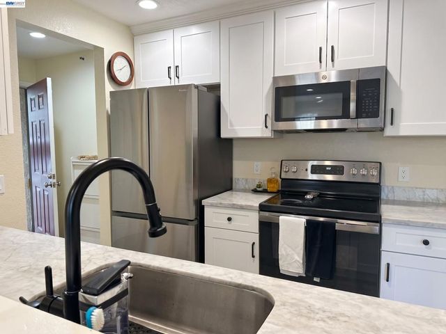 29599 Vanderbilt St 204, Hayward, CA 94544