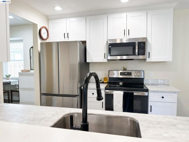 29599 Vanderbilt St 204, Hayward, CA 94544