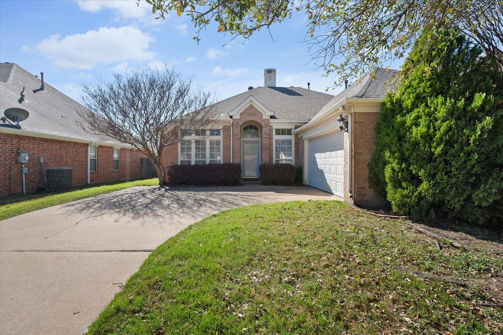 6604 High Brook Drive, Fort Worth, TX 76132