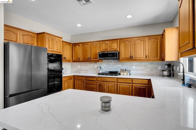 2340 Cambridge Dr, Discovery Bay, CA 94505
