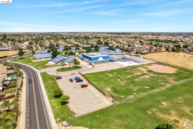 2340 Cambridge Dr, Discovery Bay, CA 94505