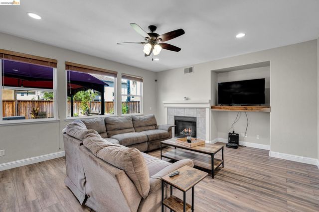 2340 Cambridge Dr, Discovery Bay, CA 94505