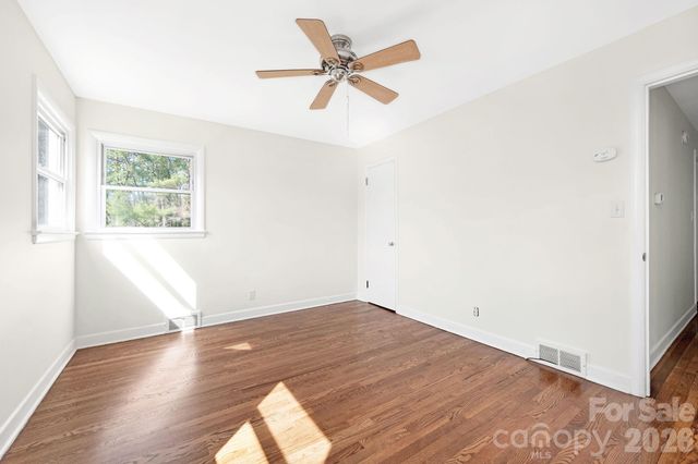 8 N Pershing Road, Asheville, NC 28805