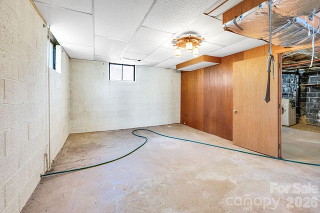 8 N Pershing Road, Asheville, NC 28805