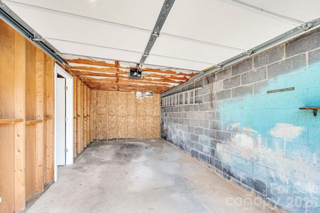 8 N Pershing Road, Asheville, NC 28805