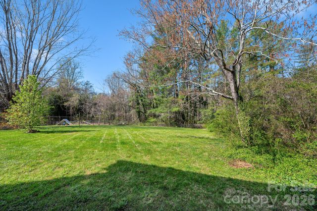 8 N Pershing Road, Asheville, NC 28805