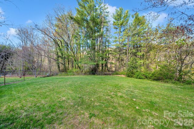 8 N Pershing Road, Asheville, NC 28805