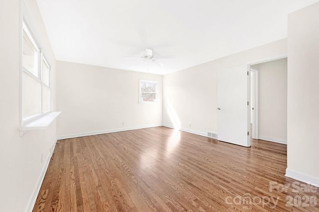 8 N Pershing Road, Asheville, NC 28805