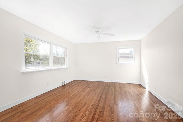 8 N Pershing Road, Asheville, NC 28805