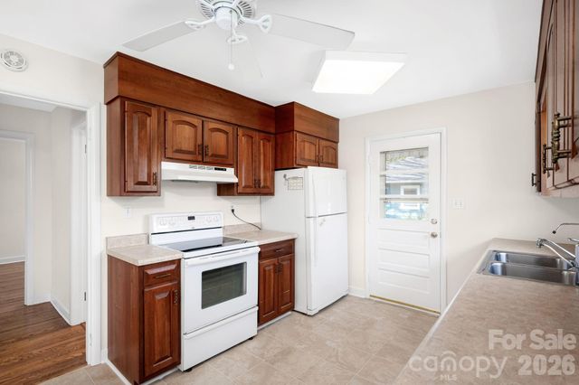 8 N Pershing Road, Asheville, NC 28805