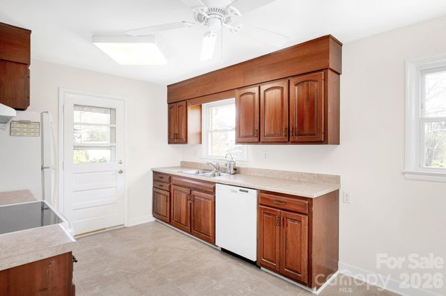 8 N Pershing Road, Asheville, NC 28805