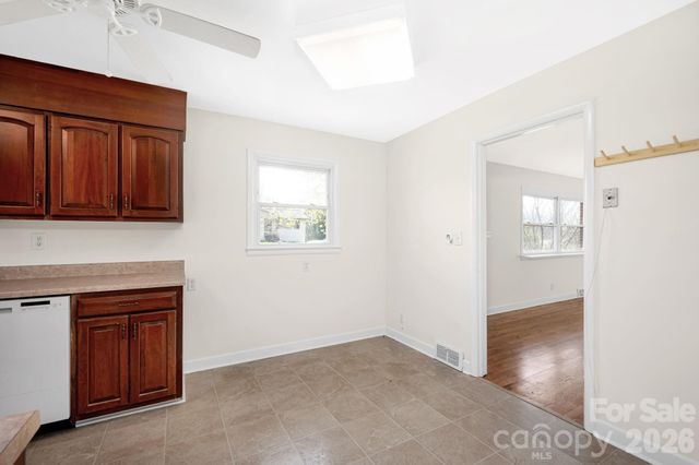 8 N Pershing Road, Asheville, NC 28805