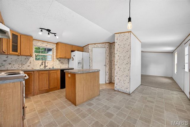 1203 Highway J, Troy, MO 63379