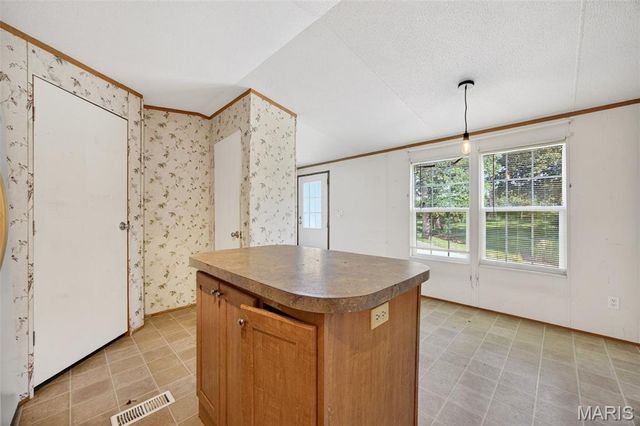 1203 Highway J, Troy, MO 63379