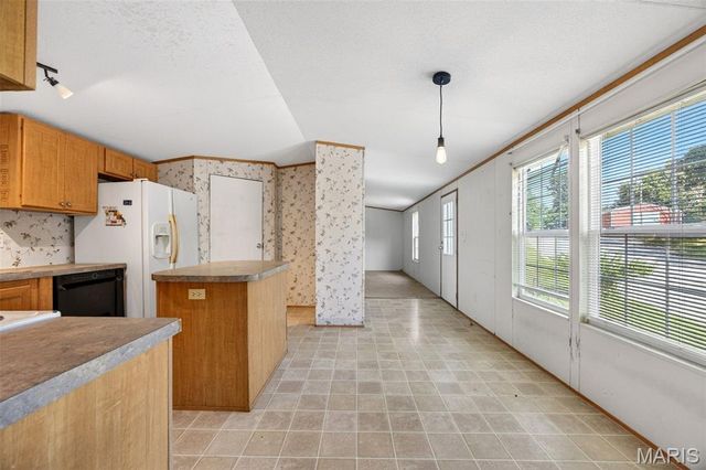 1203 Highway J, Troy, MO 63379