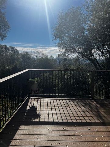 2073 Maydress Ct, Cool, CA 95614