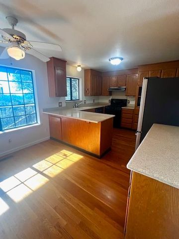 2073 Maydress Ct, Cool, CA 95614