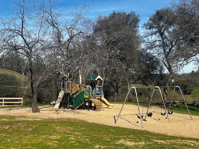 2073 Maydress Ct, Cool, CA 95614