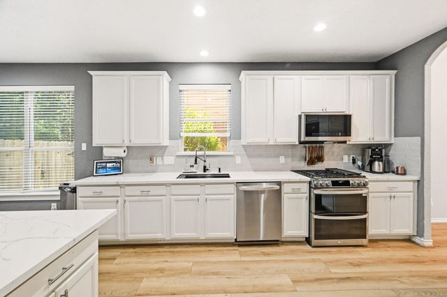 10031 Small Pebble Way, Humble, TX 77396