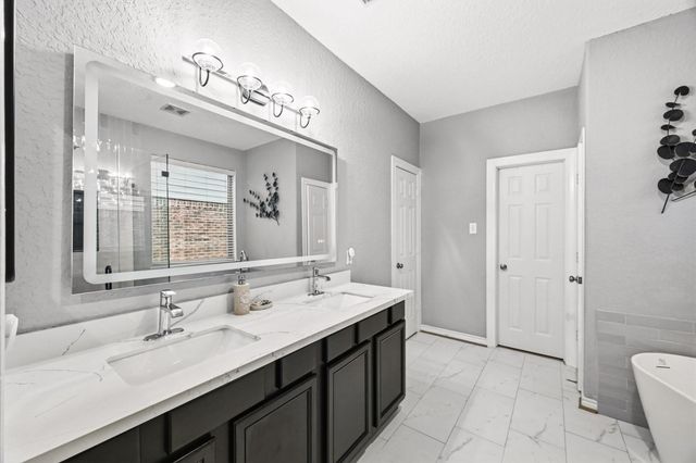 10031 Small Pebble Way, Humble, TX 77396