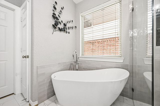 10031 Small Pebble Way, Humble, TX 77396