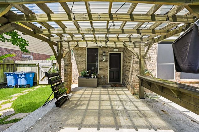 10031 Small Pebble Way, Humble, TX 77396