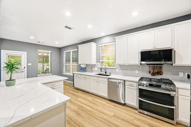 10031 Small Pebble Way, Humble, TX 77396