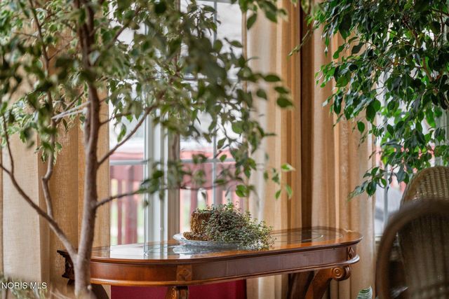 7906 Clover Creek Road, Maumee, OH 43537