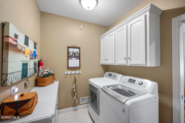 7906 Clover Creek Road, Maumee, OH 43537