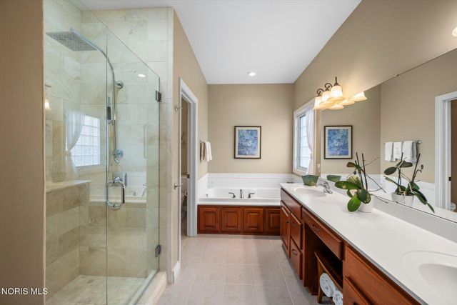 7906 Clover Creek Road, Maumee, OH 43537