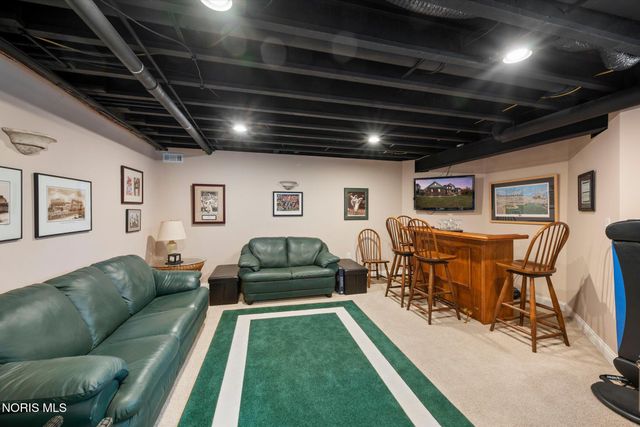 7906 Clover Creek Road, Maumee, OH 43537