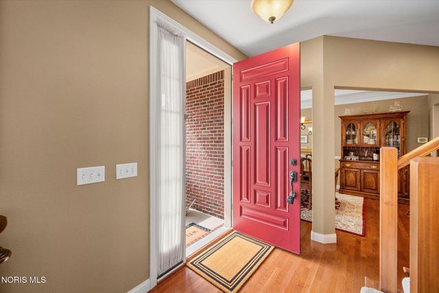 7906 Clover Creek Road, Maumee, OH 43537