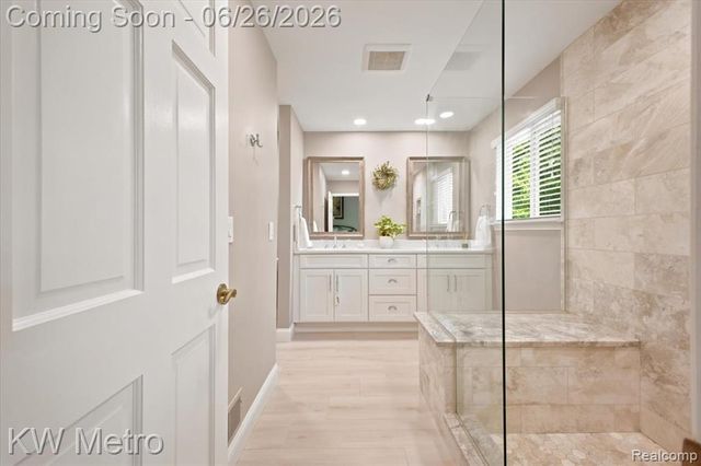 517 Macwilliams Lane, Royal Oak, MI 48067