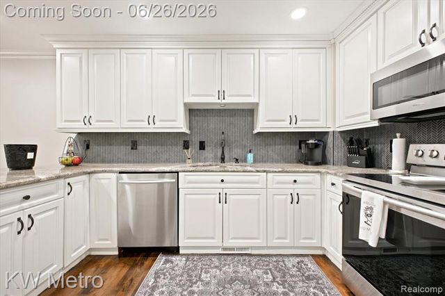 517 Macwilliams Lane, Royal Oak, MI 48067