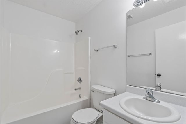 2420 Pine Court, Van Meter, IA 50261