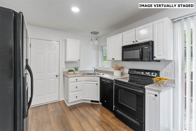 2420 Pine Court, Van Meter, IA 50261