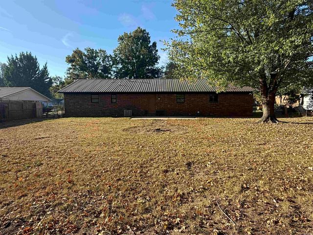 16 Whippoorwill Drive, Searcy, AR 72143