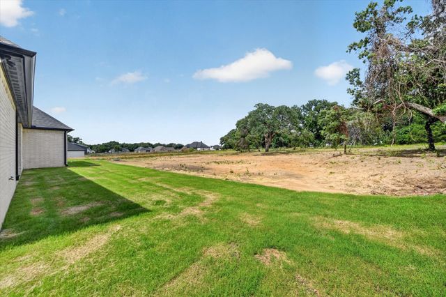 1045 Arbor Vista Drive, Azle, TX 76020
