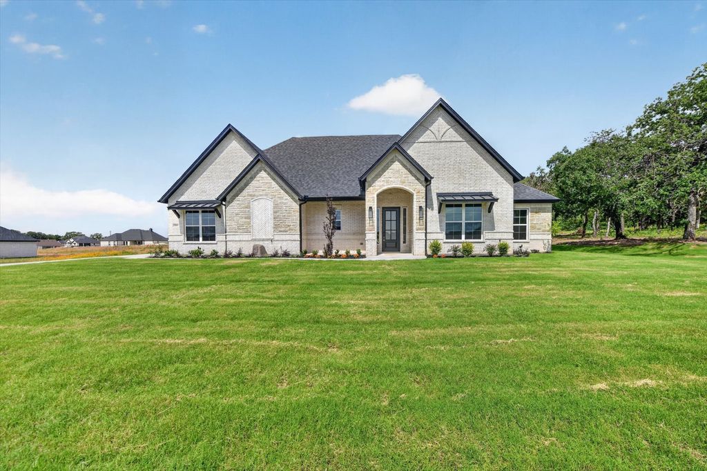 1045 Arbor Vista Drive, Azle, TX 76020