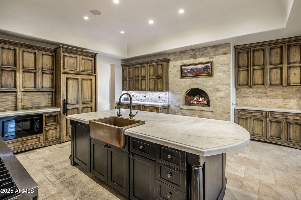 Image 15 of property listing at 9547 N 55TH Street, Paradise Valley, AZ 85253