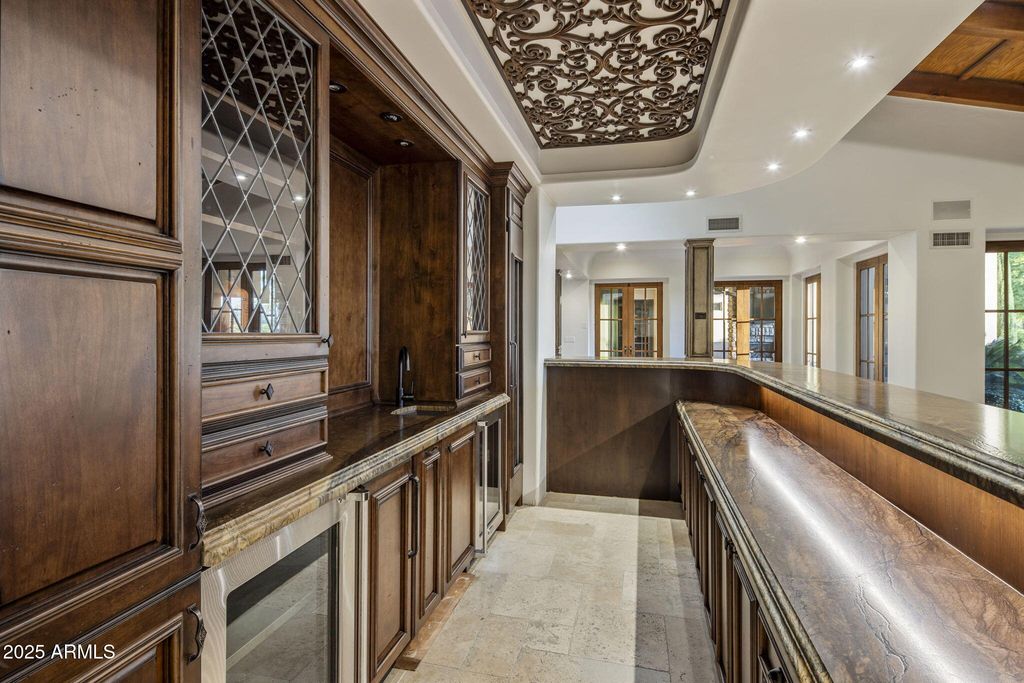 Image 19 of property listing at 9547 N 55TH Street, Paradise Valley, AZ 85253