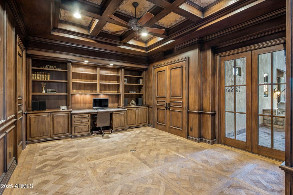 Image 23 of property listing at 9547 N 55TH Street, Paradise Valley, AZ 85253