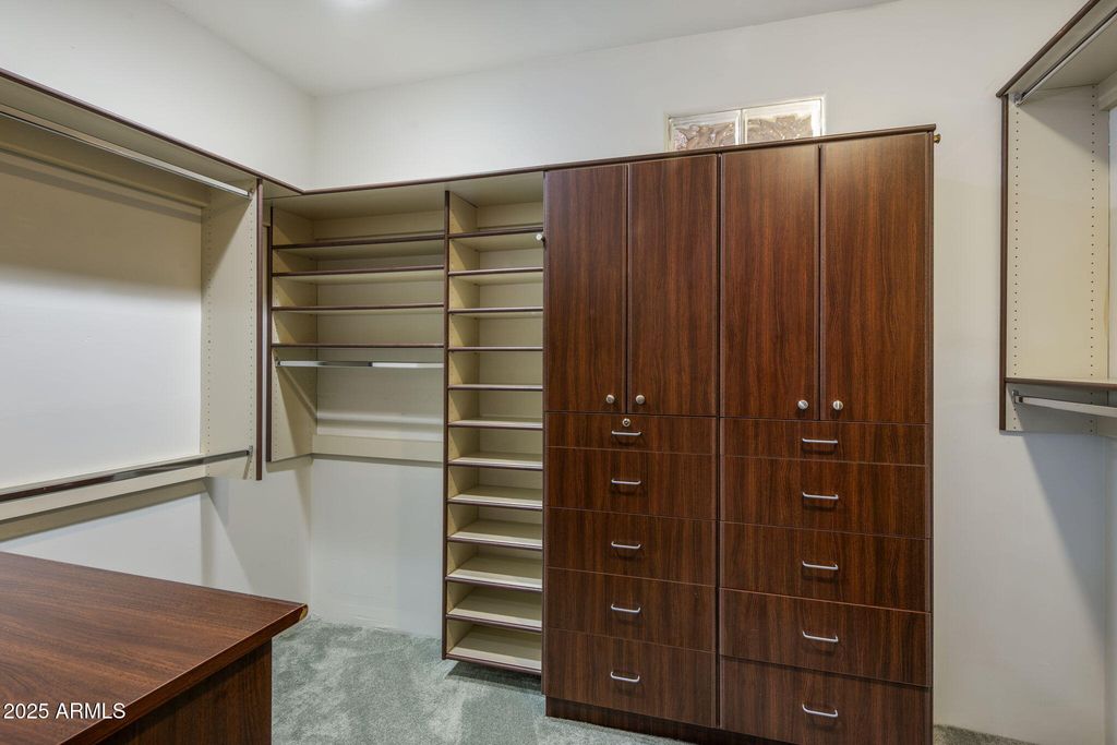 Image 30 of property listing at 9547 N 55TH Street, Paradise Valley, AZ 85253