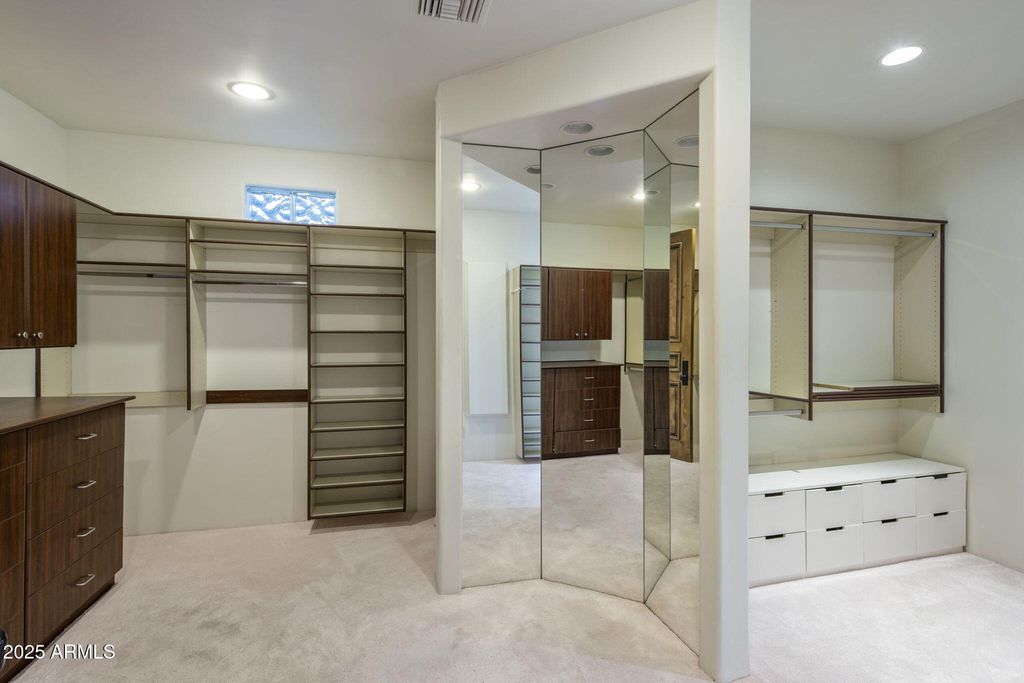 Image 31 of property listing at 9547 N 55TH Street, Paradise Valley, AZ 85253