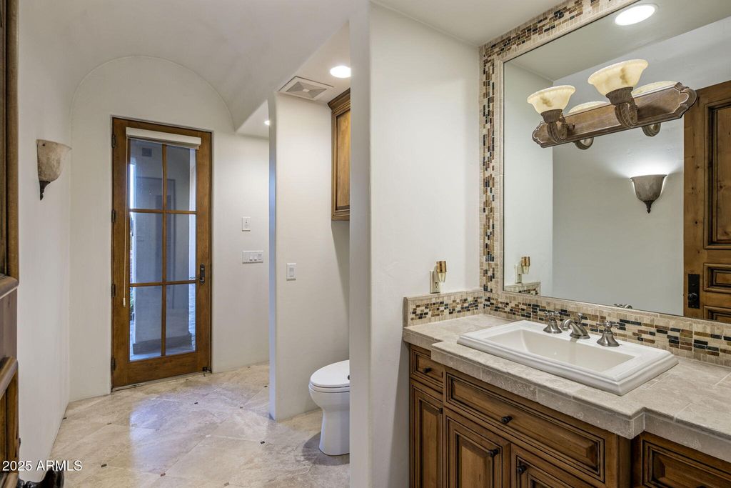 Image 33 of property listing at 9547 N 55TH Street, Paradise Valley, AZ 85253