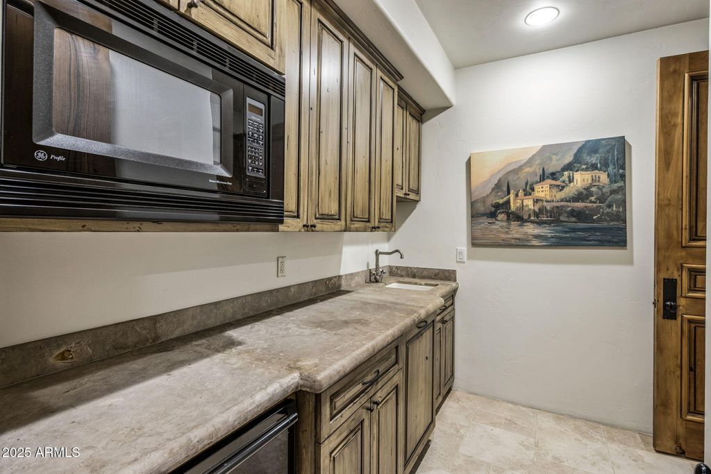 Image 34 of property listing at 9547 N 55TH Street, Paradise Valley, AZ 85253