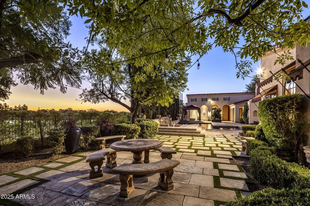 Image 35 of property listing at 9547 N 55TH Street, Paradise Valley, AZ 85253