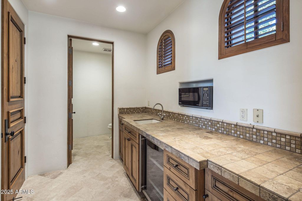 Image 43 of property listing at 9547 N 55TH Street, Paradise Valley, AZ 85253