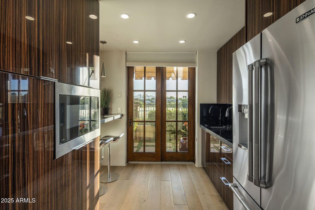 Image 54 of property listing at 9547 N 55TH Street, Paradise Valley, AZ 85253